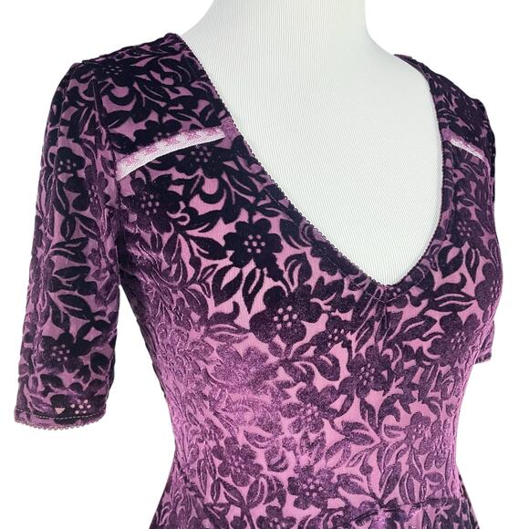 KIMCHI BLUE URBAN OUTFITTERS Floral Burnout Velvet Skater Dress in Plum Purple S - Picture 3 of 7